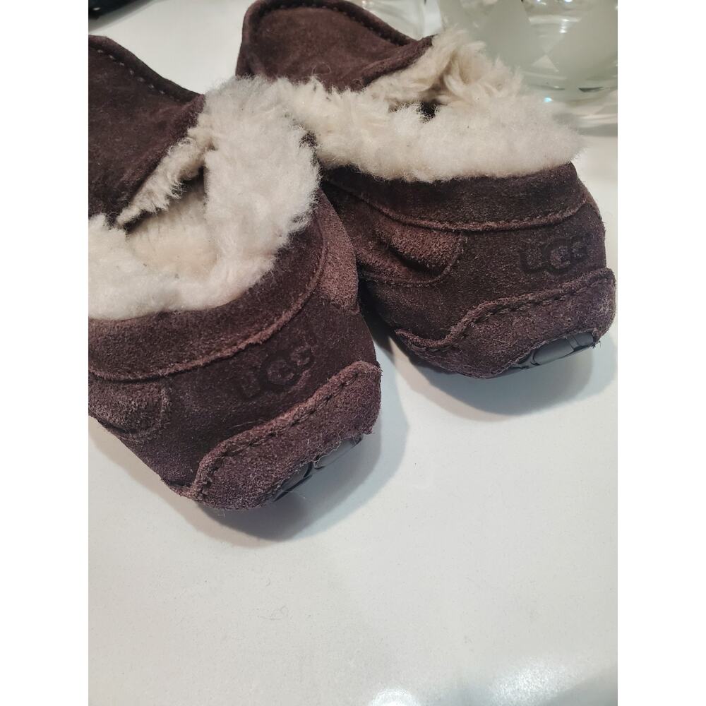 UGG Kids Slippers Size 2 - Picture 2 of 5